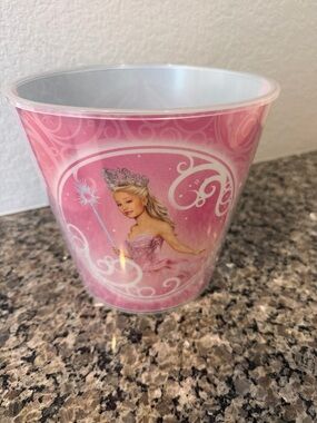 Wicked popcorn bucket, Glinda and Elphaba light up